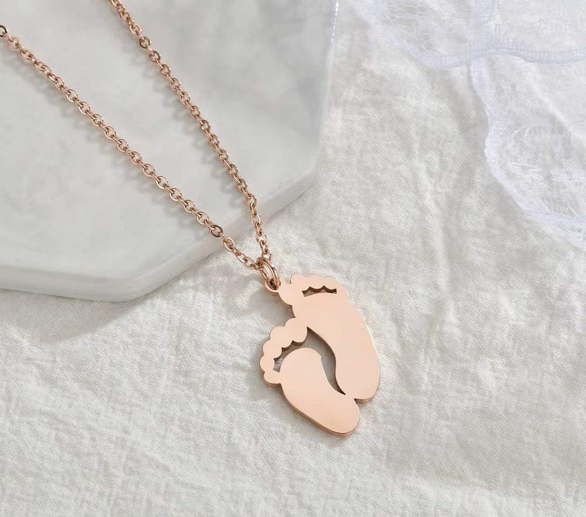 Lateefah Hot Selling Accessories Stainless Steel Laser Engraved Baby Name Necklace Pendant Simple Smooth Foot Jewelry