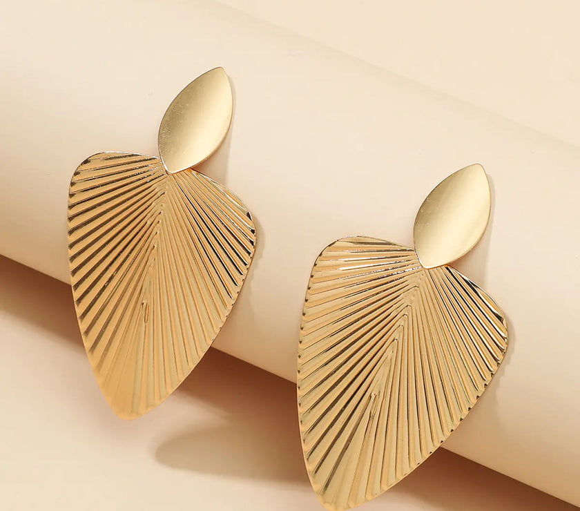 Exaggerated Leaf Pattern Fan-Shaped Metal Earrings