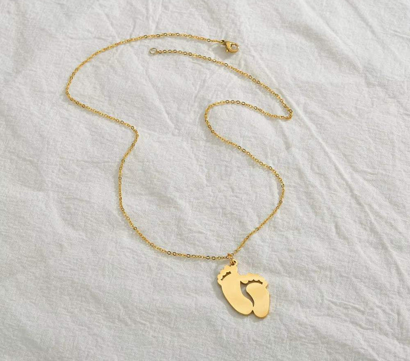Lateefah Hot Selling Accessories Stainless Steel Laser Engraved Baby Name Necklace Pendant Simple Smooth Foot Jewelry