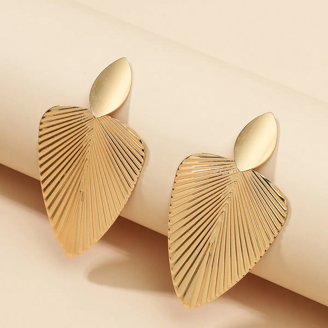 Exaggerated Leaf Pattern Fan-Shaped Metal Earrings