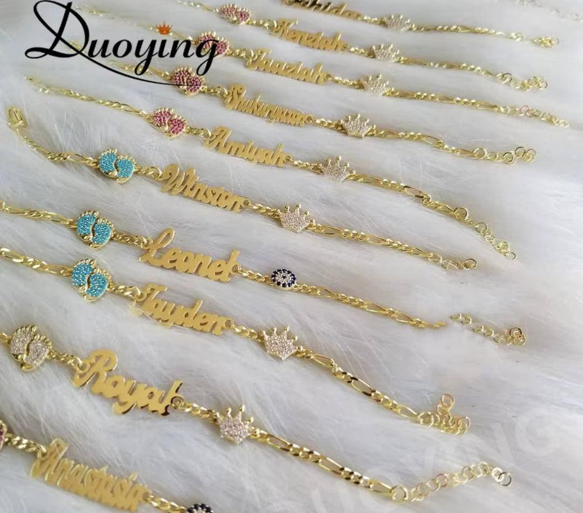 Custom Baby Name Necklaces Personlized Zircon Footprint Nameplate Bar Bracelet Letter Engraved Cute Brooch Pin Jewelry