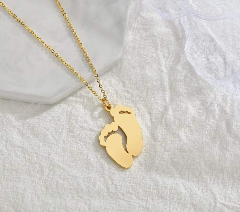 Lateefah Hot Selling Accessories Stainless Steel Laser Engraved Baby Name Necklace Pendant Simple Smooth Foot Jewelry