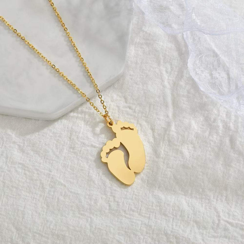 Lateefah Hot Selling Accessories Stainless Steel Laser Engraved Baby Name Necklace Pendant Simple Smooth Foot Jewelry