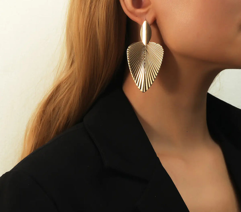 Exaggerated Leaf Pattern Fan-Shaped Metal Earrings