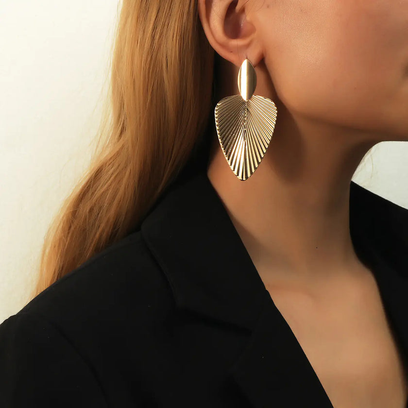 Exaggerated Leaf Pattern Fan-Shaped Metal Earrings