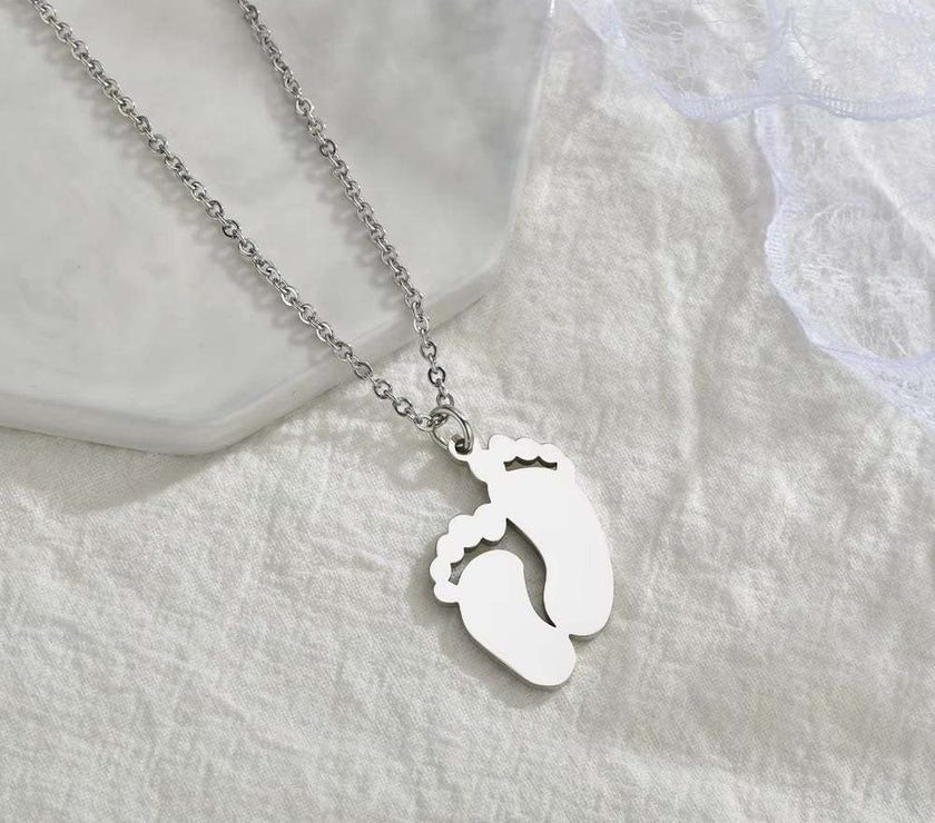 Lateefah Hot Selling Accessories Stainless Steel Laser Engraved Baby Name Necklace Pendant Simple Smooth Foot Jewelry